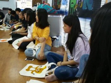 อาสาสมัครลงลายกระเป๋าผ้า เพื่อพัฒนาเด็กด้อยโอกาส  27 เม.ย. 62 Painting Bag Volunteer to Support Child Development Center in Thailand April, 27, 19